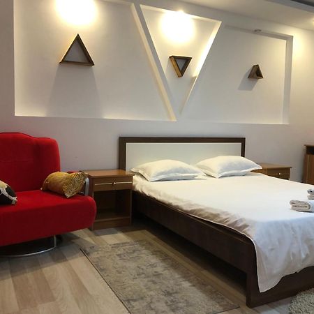 Ferienwohnung Charming And Intimate Getaway In Bucharest - Near Unirii Square Exterior foto